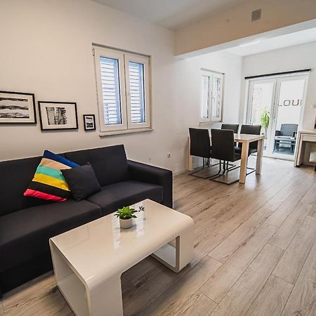 Downtown Park Apartments With Balcony Βόντιτσε Εξωτερικό φωτογραφία