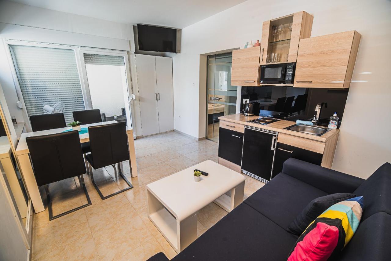 Downtown Park Apartments With Balcony Βόντιτσε Εξωτερικό φωτογραφία