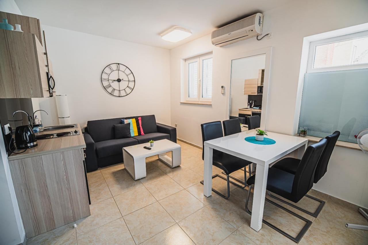 Downtown Park Apartments With Balcony Βόντιτσε Εξωτερικό φωτογραφία