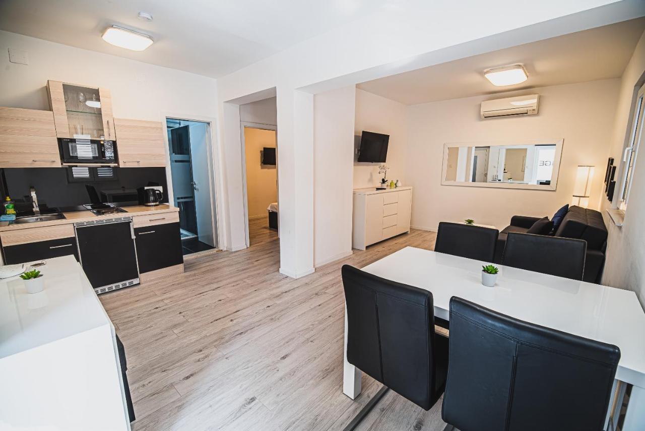 Downtown Park Apartments With Balcony Βόντιτσε Εξωτερικό φωτογραφία