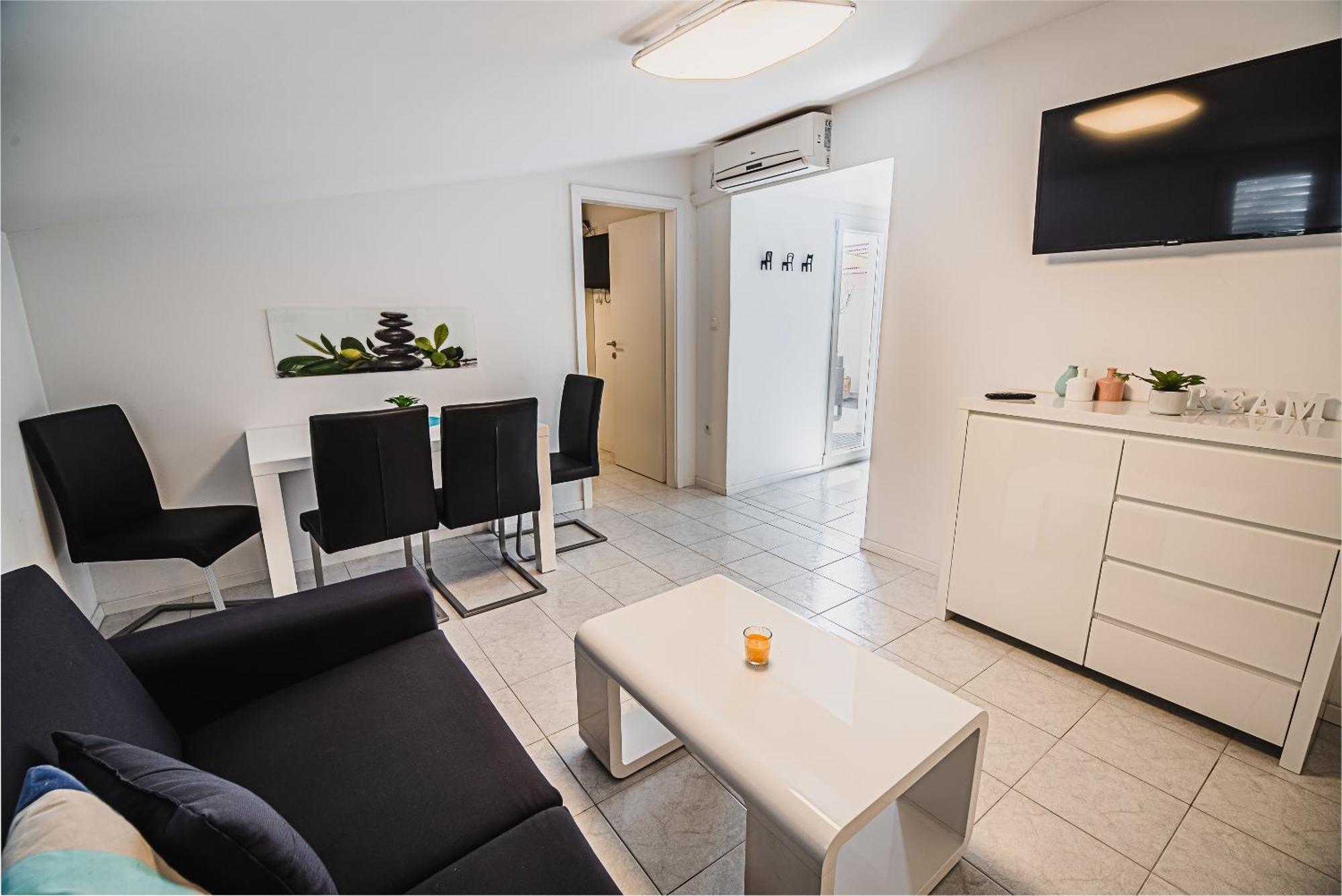 Downtown Park Apartments With Balcony Βόντιτσε Δωμάτιο φωτογραφία