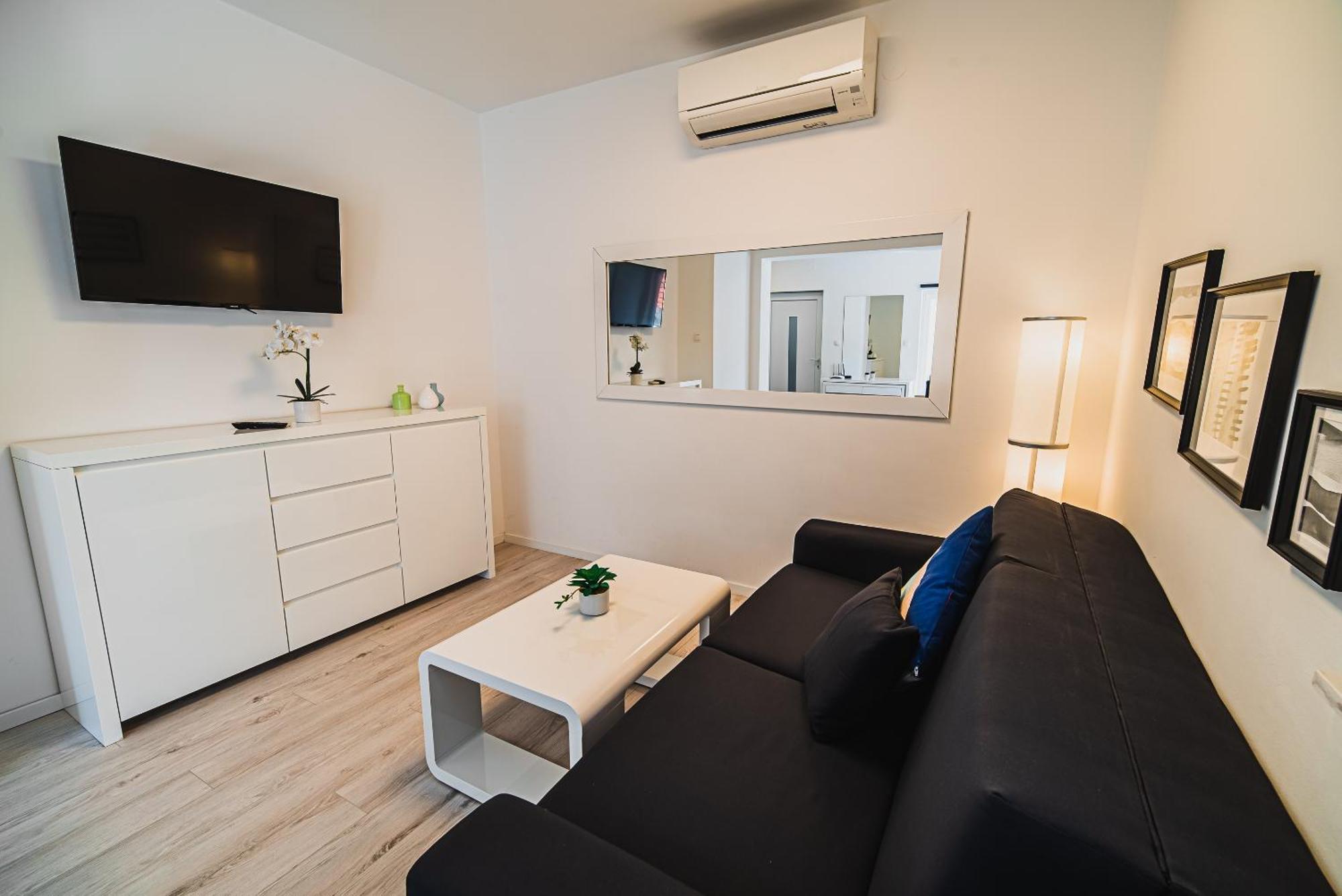 Downtown Park Apartments With Balcony Βόντιτσε Δωμάτιο φωτογραφία