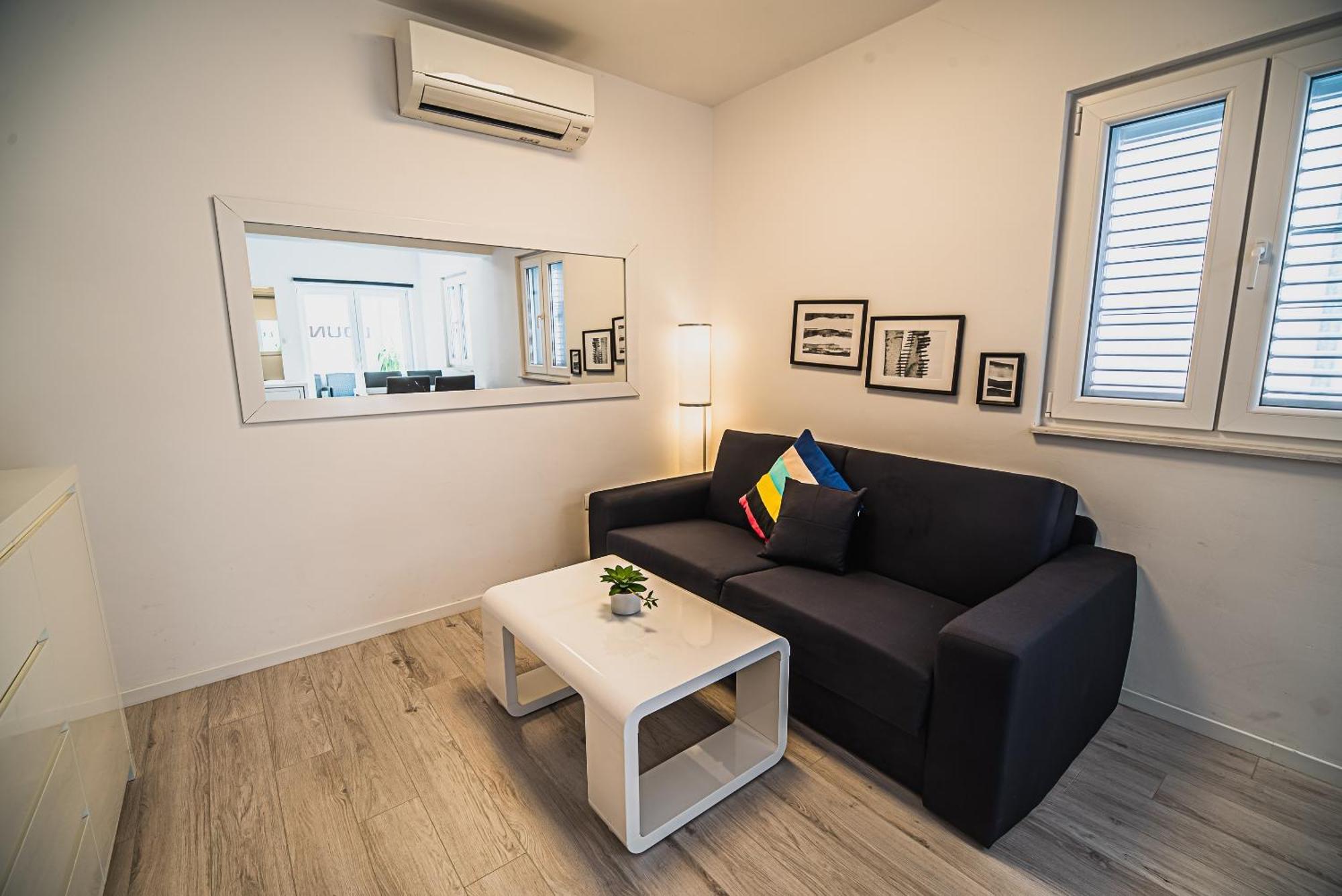Downtown Park Apartments With Balcony Βόντιτσε Δωμάτιο φωτογραφία