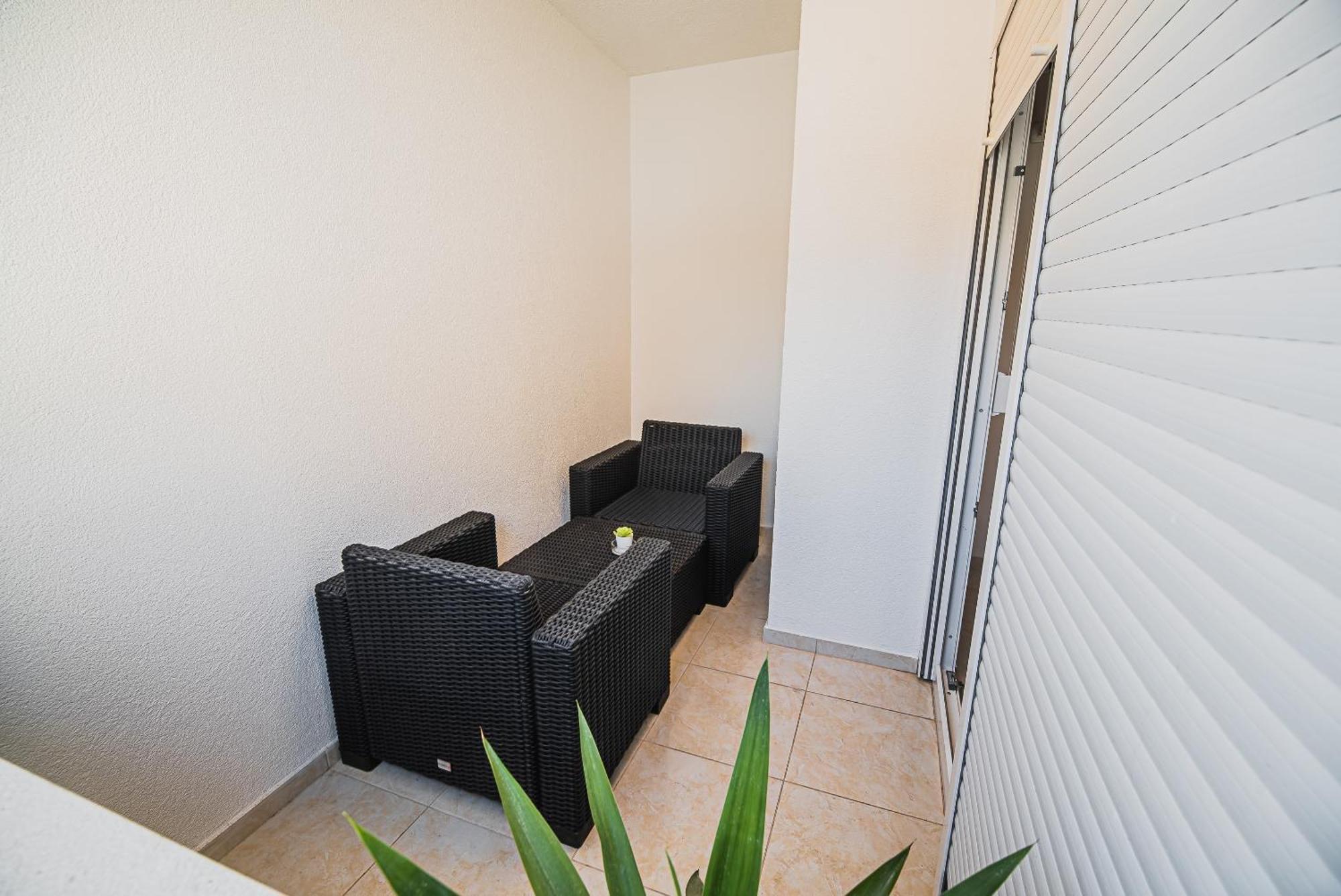 Downtown Park Apartments With Balcony Βόντιτσε Δωμάτιο φωτογραφία