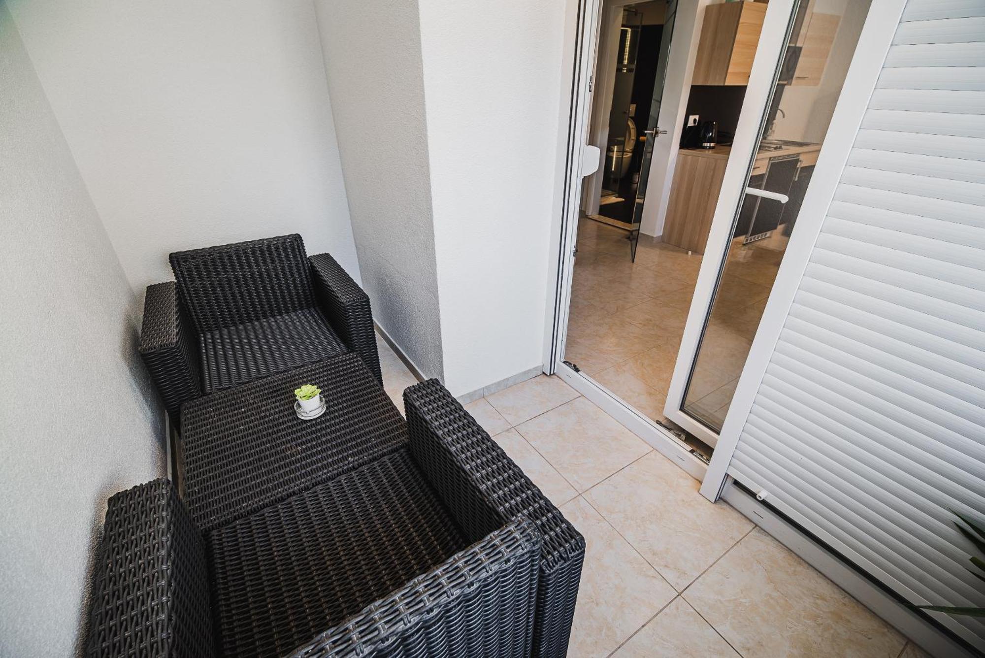 Downtown Park Apartments With Balcony Βόντιτσε Δωμάτιο φωτογραφία