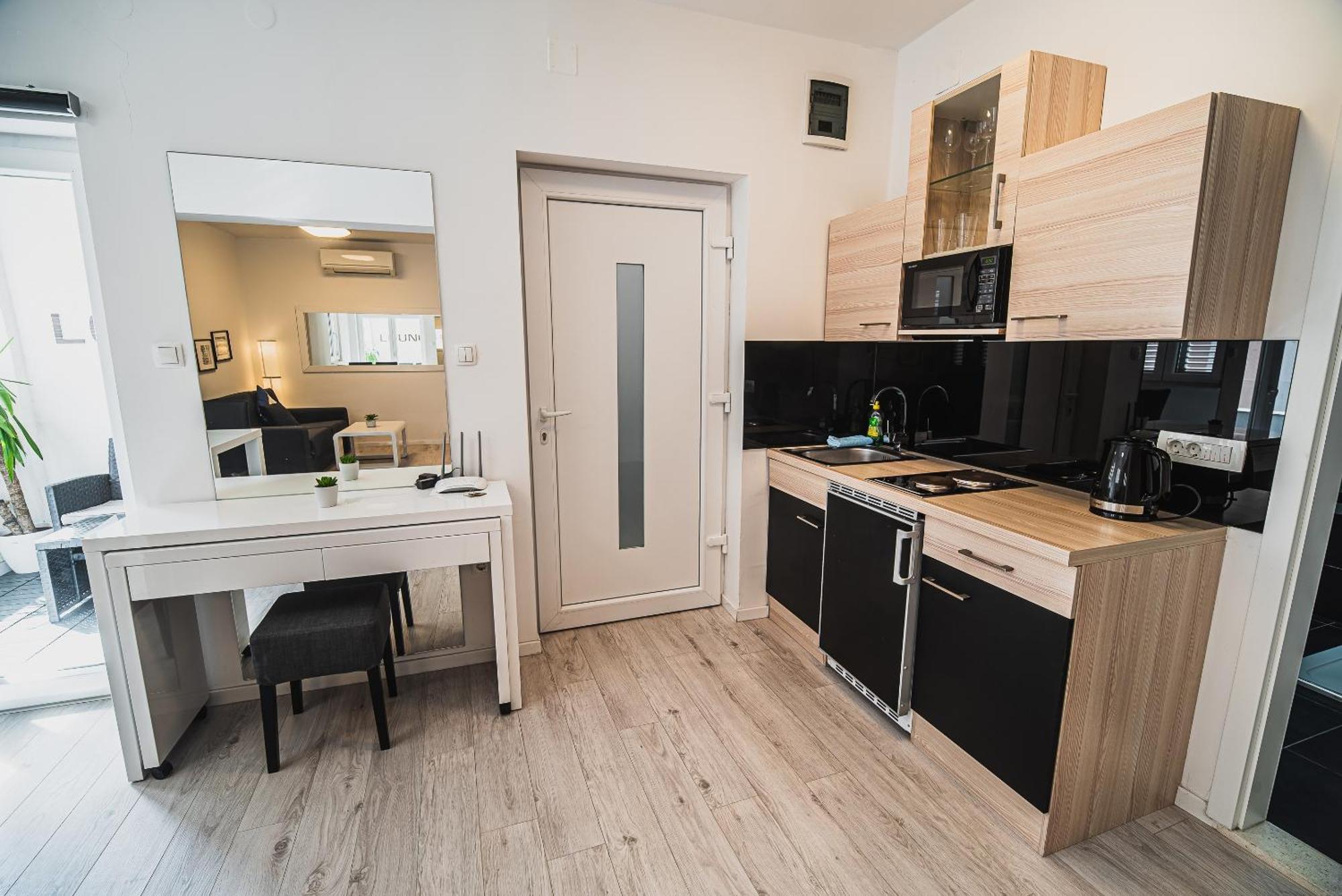 Downtown Park Apartments With Balcony Βόντιτσε Δωμάτιο φωτογραφία