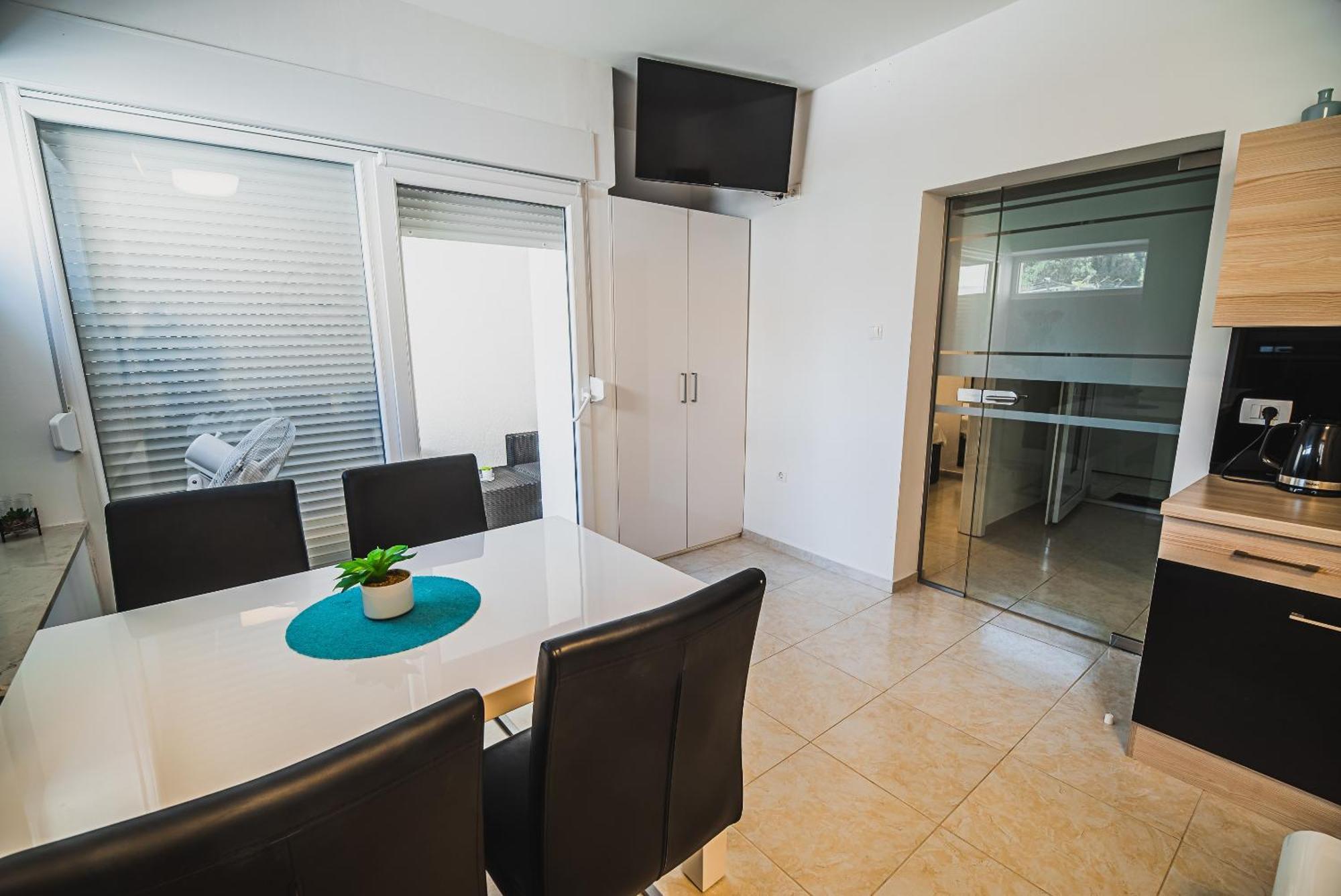 Downtown Park Apartments With Balcony Βόντιτσε Δωμάτιο φωτογραφία