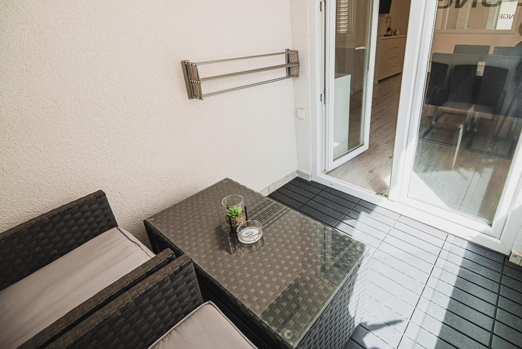 Downtown Park Apartments With Balcony Βόντιτσε Δωμάτιο φωτογραφία