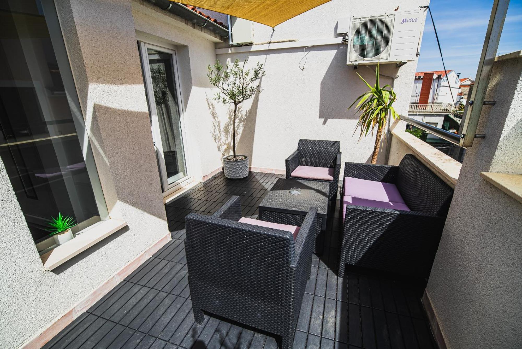 Downtown Park Apartments With Balcony Βόντιτσε Δωμάτιο φωτογραφία