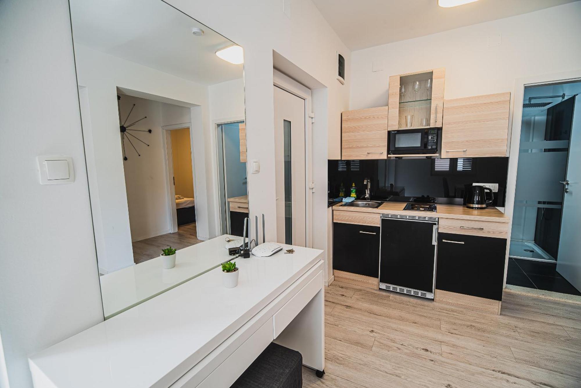 Downtown Park Apartments With Balcony Βόντιτσε Δωμάτιο φωτογραφία