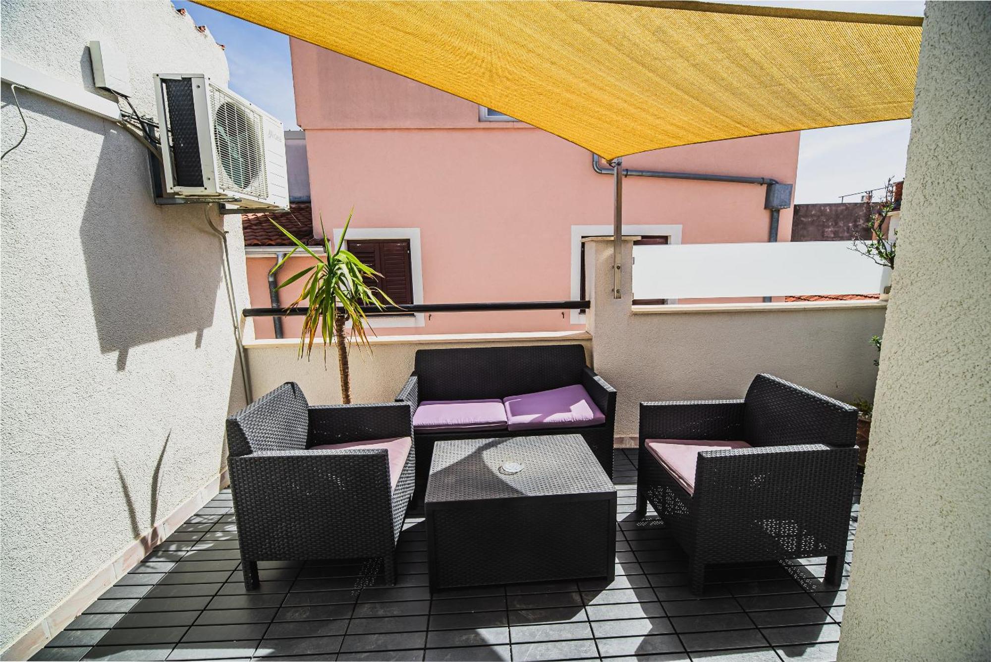 Downtown Park Apartments With Balcony Βόντιτσε Δωμάτιο φωτογραφία